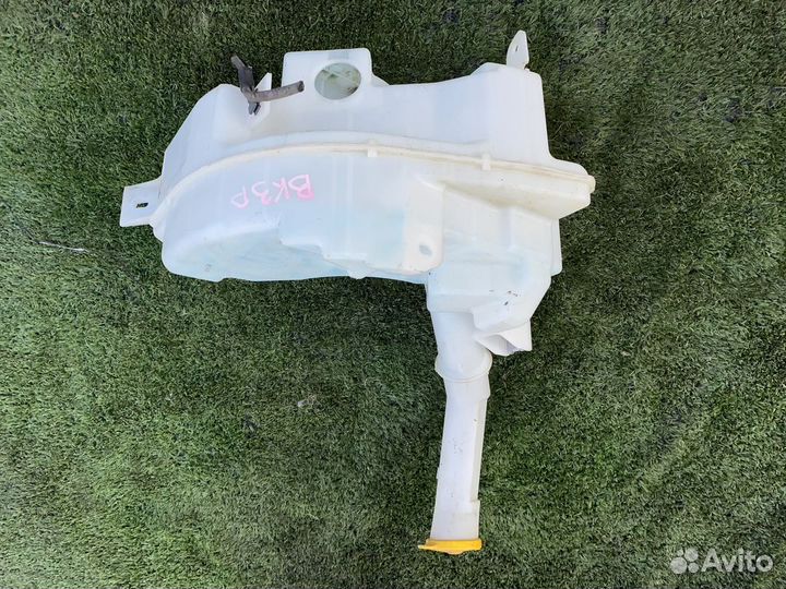 Бачок стеклоомывателя Mazda Axela bkep 860142721