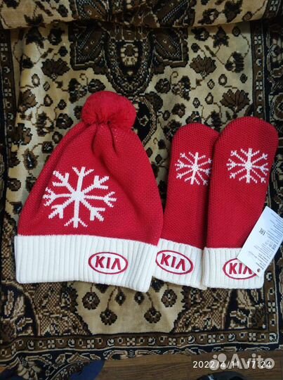 Шапка с рукавицами