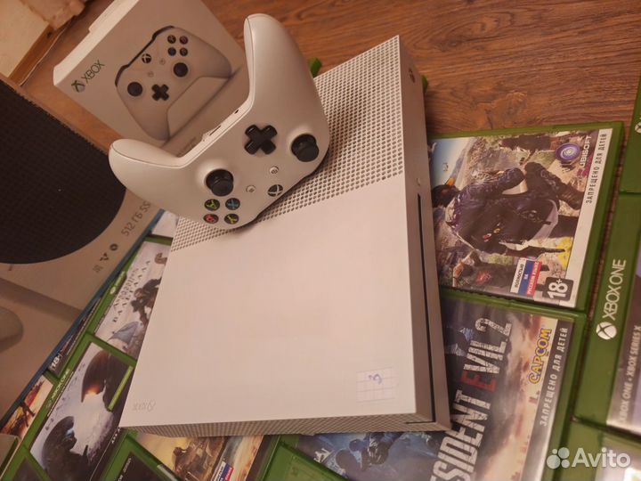 Xbox One S 1000Gb+GamePass 9мес+2 диска