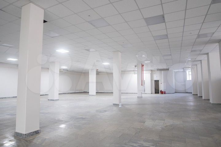 Универсальное помещение на первой линии в центре с