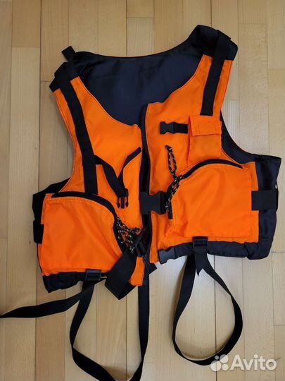 Спасательный жилет 