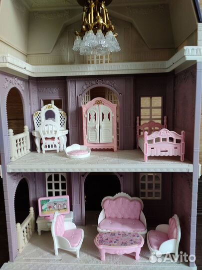 Кукольный домик с мебелью