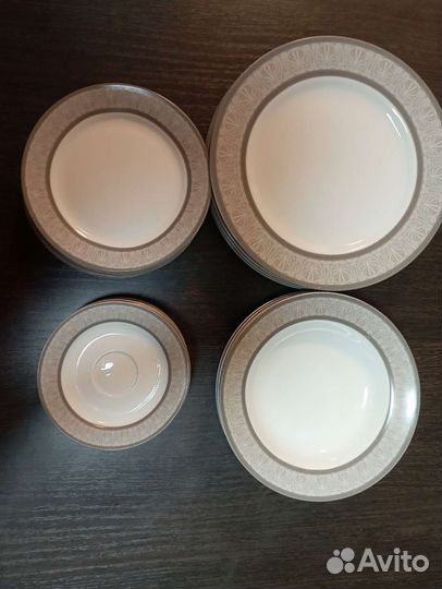 Набор тарелок