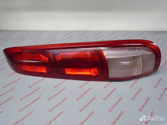 Nissan 26550-8H326 Фонарь задний правый