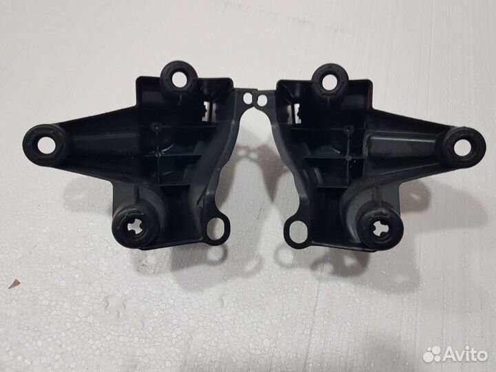 Кронштейны бампера зад Peugeot 3008 нов оригинал