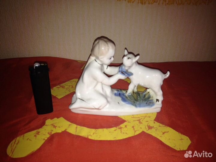 Фарфоровая статуэтка. Гжель