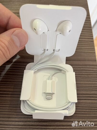 Наушники Apple EarPods with Lightning Connector