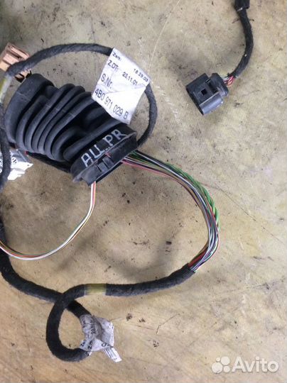 Проводка (коса) дверная передняя правая Audi