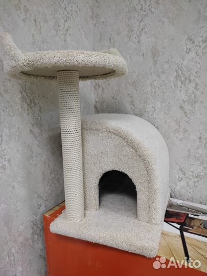 Когтеточка с домиком и лежанкой 