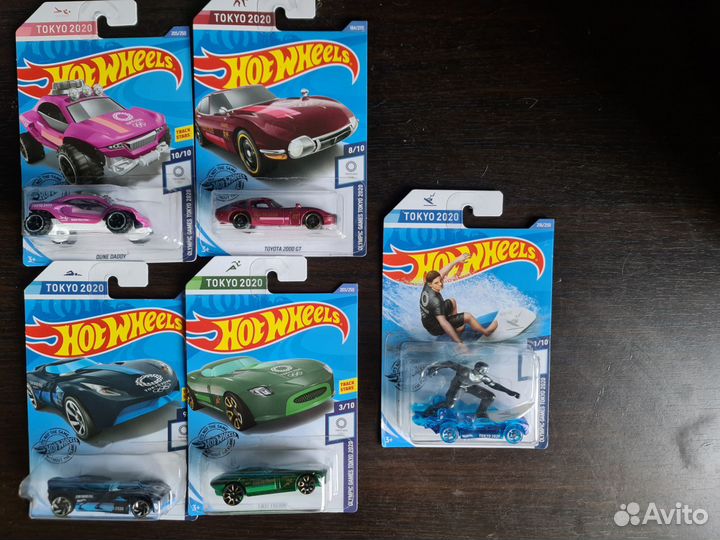 Hot wheels коллекционные машинки в упаковке