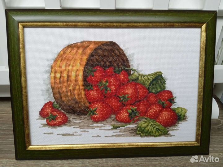 Картина вышита крестом. 