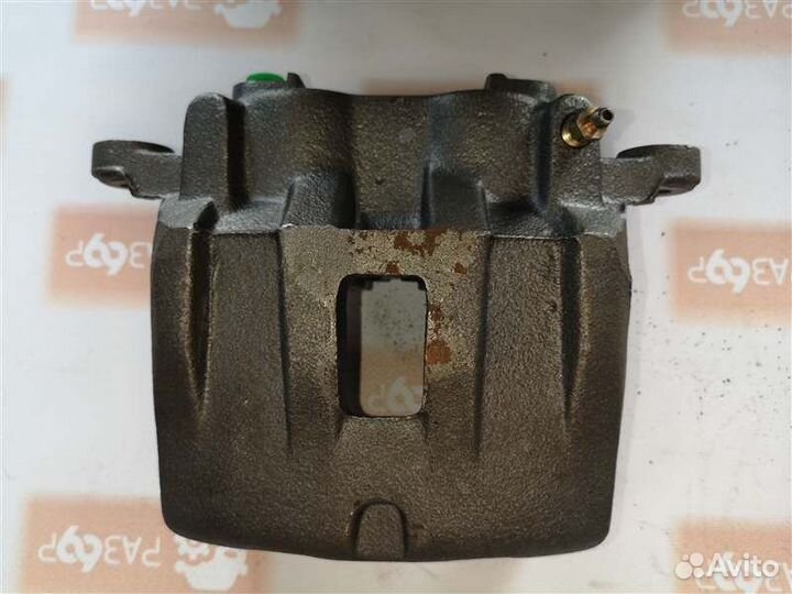 Суппорт передний правый Jeep Grand Cherokee WJ