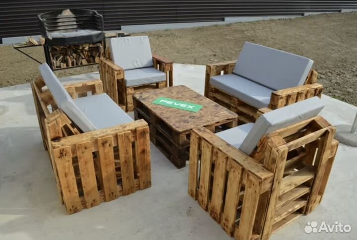 Диван из поддонов, шезлонг пляжный складной итд