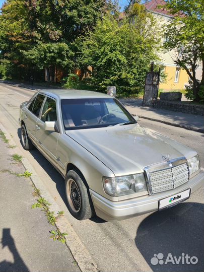 Mercedes-Benz W124, 1988