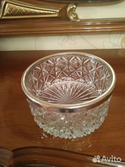 Хрустальньные вазы и рога