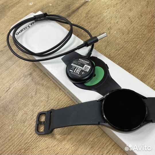 Смарт-часы Samsung Galaxy Watch4 40mm