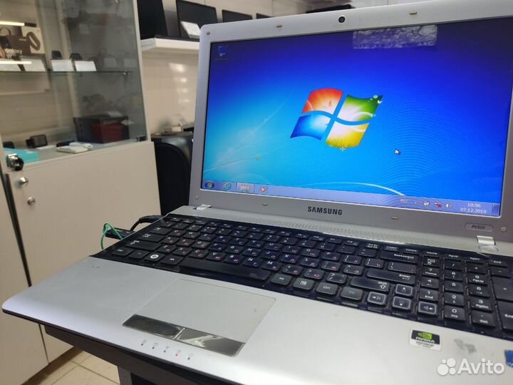 Ноутбук Samsung RV520 (п)