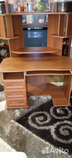 Компьютерный стол