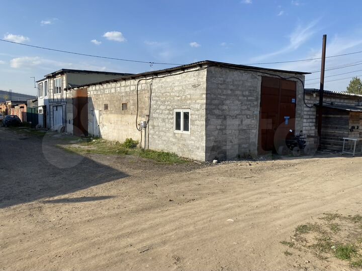 Гараж, > 30 м²