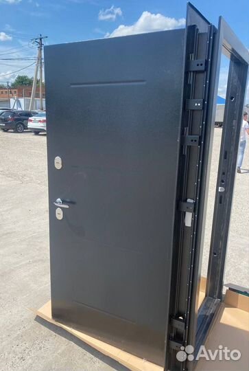 Дверь входная с терморазрывом с зеркалом