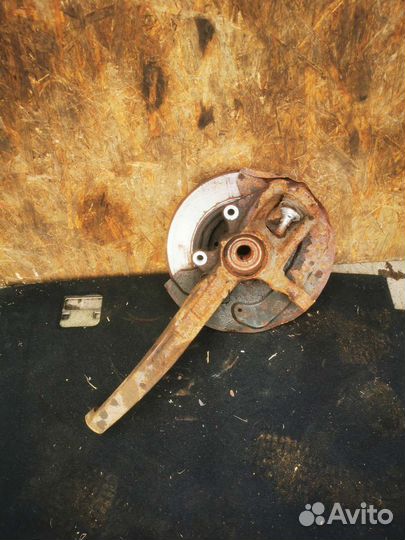 Mercedes 164 кулак правый передний