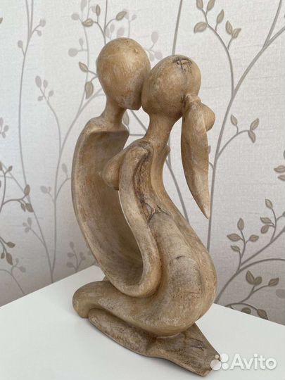 Статуэтка из дерева