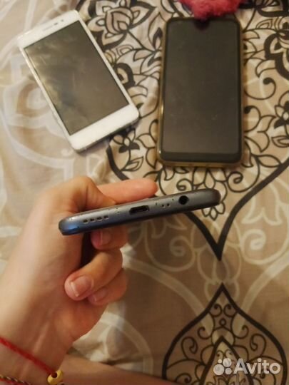 Телефон Realmi на детали