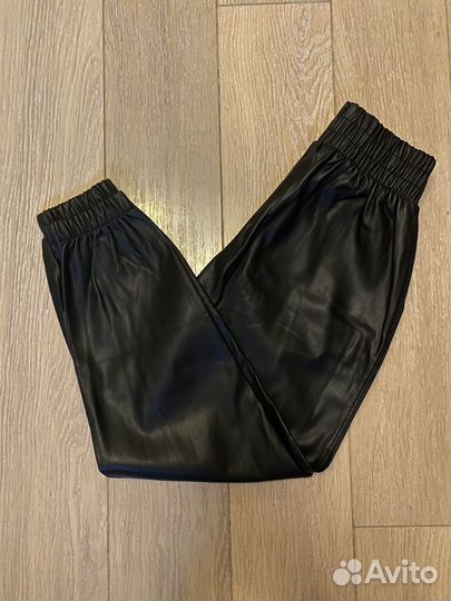 Кожаные брюки bershka