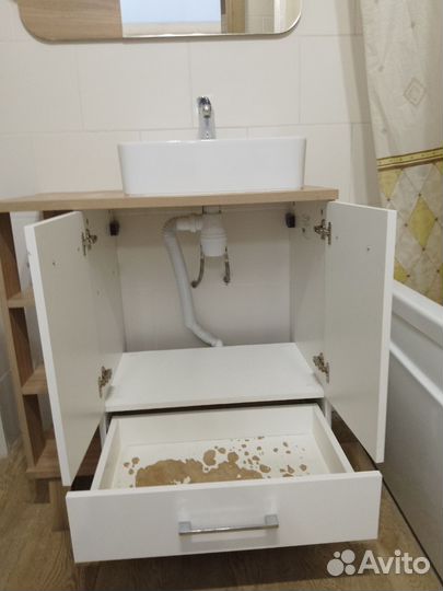 Тумба для ванной и зеркало