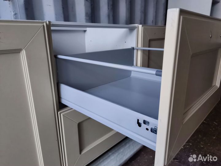 Кухонный гарнитур массив