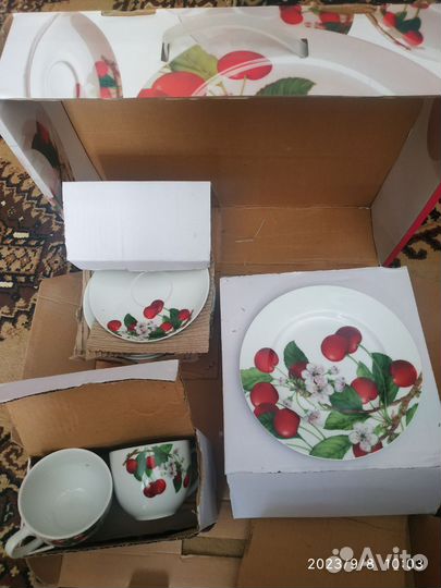 Набор столовой посуды новый