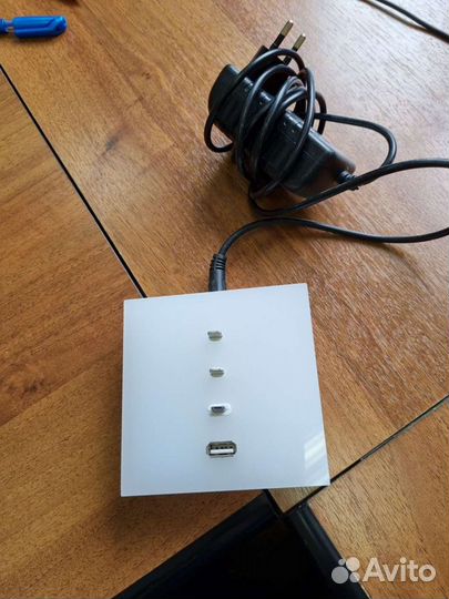 Зарядная станция на 4 устройства