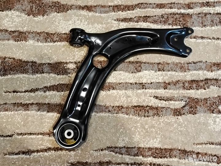 Новый передний правый рычаг VW Tiguan 2 оригинал