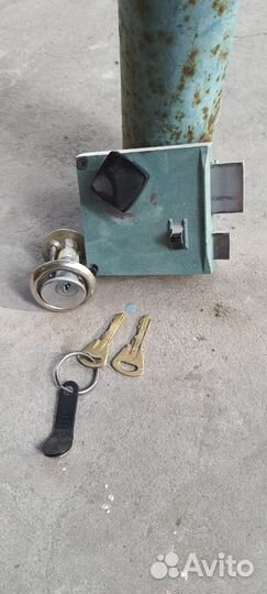 Замок дверной