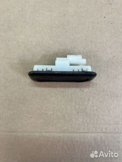 Кнопка крышки багажника Peugeot 308