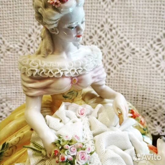 Статуэтка.Дама с собачкой.Италия Porcellan