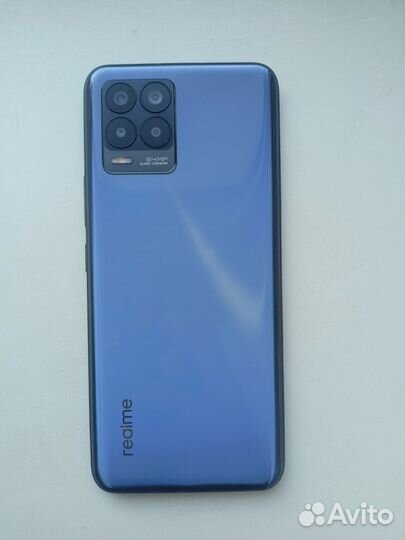 Телефон Realme 8