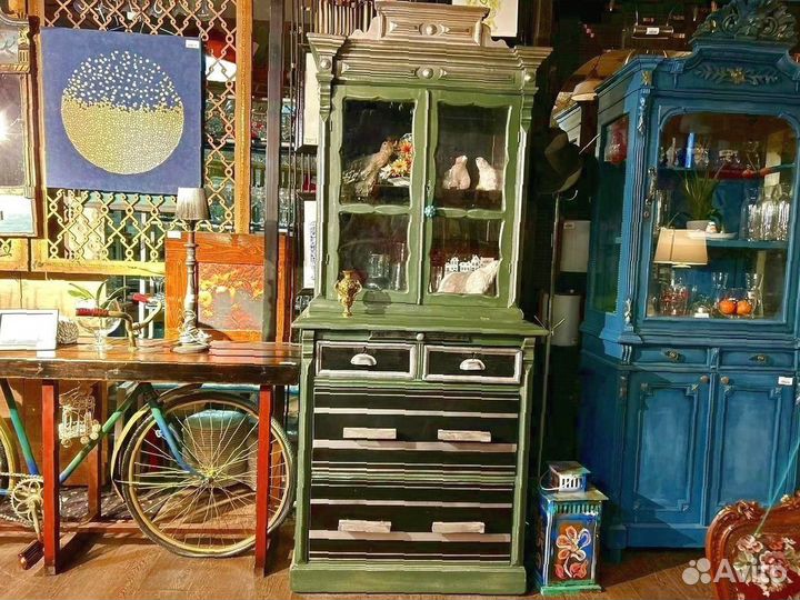 Буфет антикварный зеленого цвета