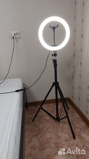 Кольцевая лампа 26см со штативом