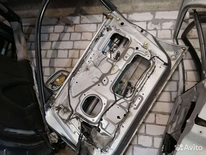 Дверь передняя правая mitsubishi sigma F16