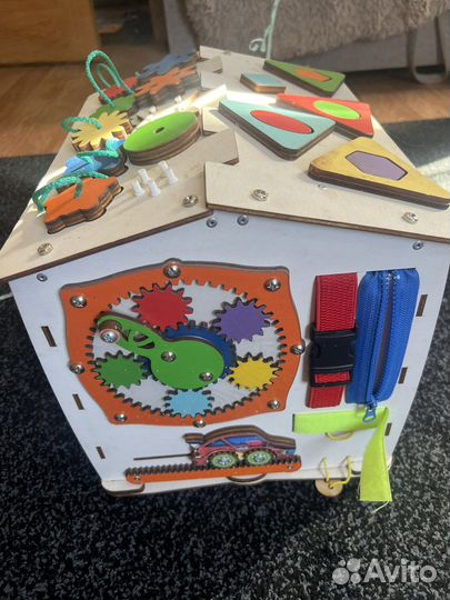 Бизиборд домик