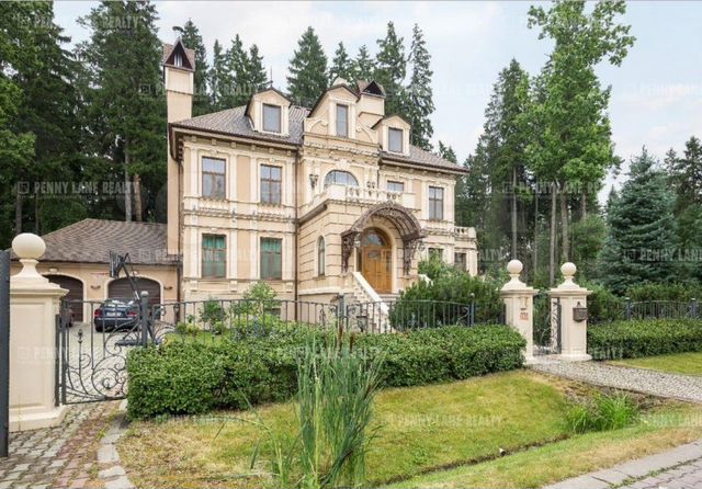 Коттедж 860 м² на участке 39 сот.