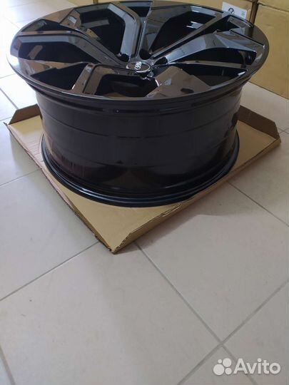 R22/5*112 Audi Q8RS, Q7, Q5, A8, VW Touareg