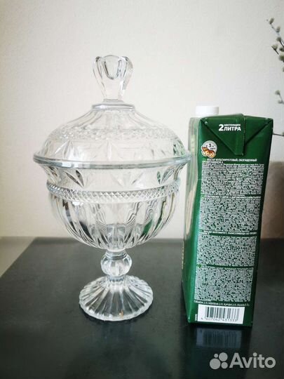 Ваза конфетница на ножке