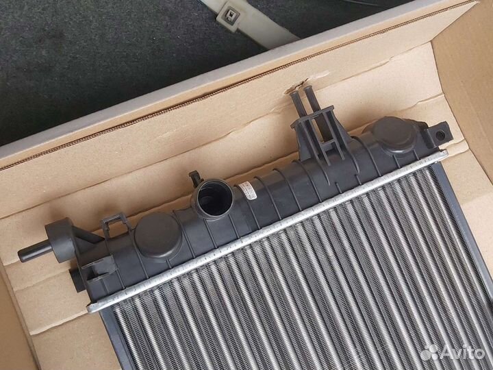 Радиатор охлаждения двигателя Opel Astra h