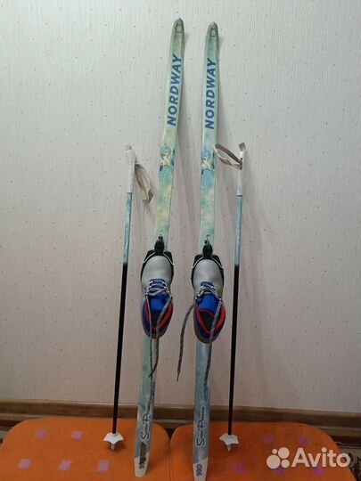 Лыжи, коньки, клюшки, шлемы