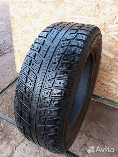 Kumho I'Zen KW22 215/60 R16