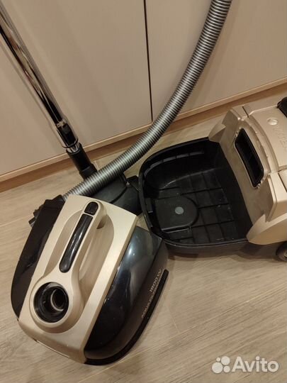 Пылесос vitek VT-8100 с аквафильтром