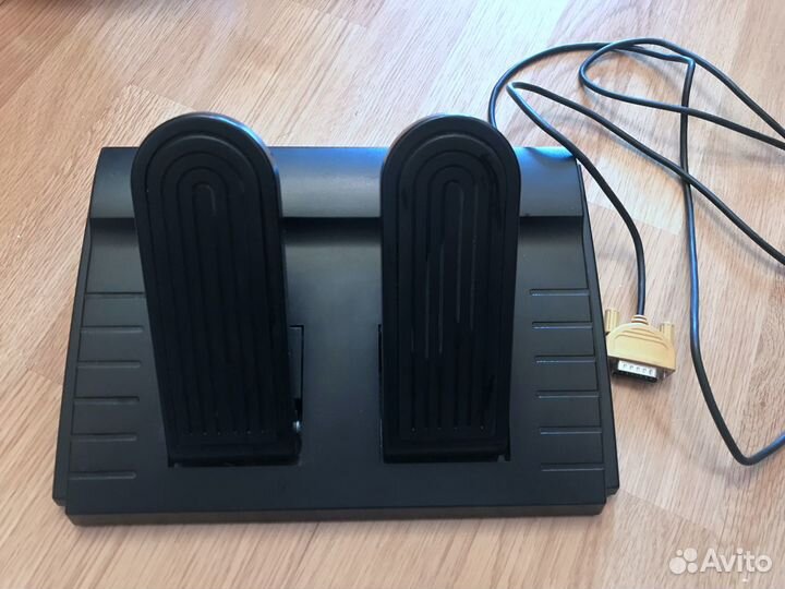 Игровой руль Genius