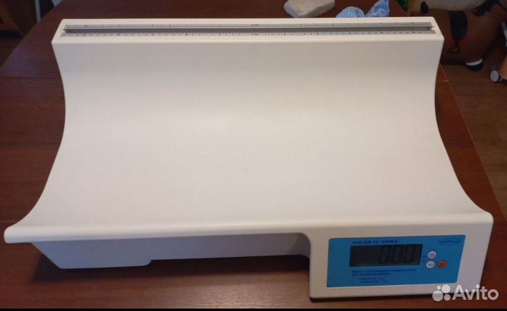 Медицинские весы для новорожденного